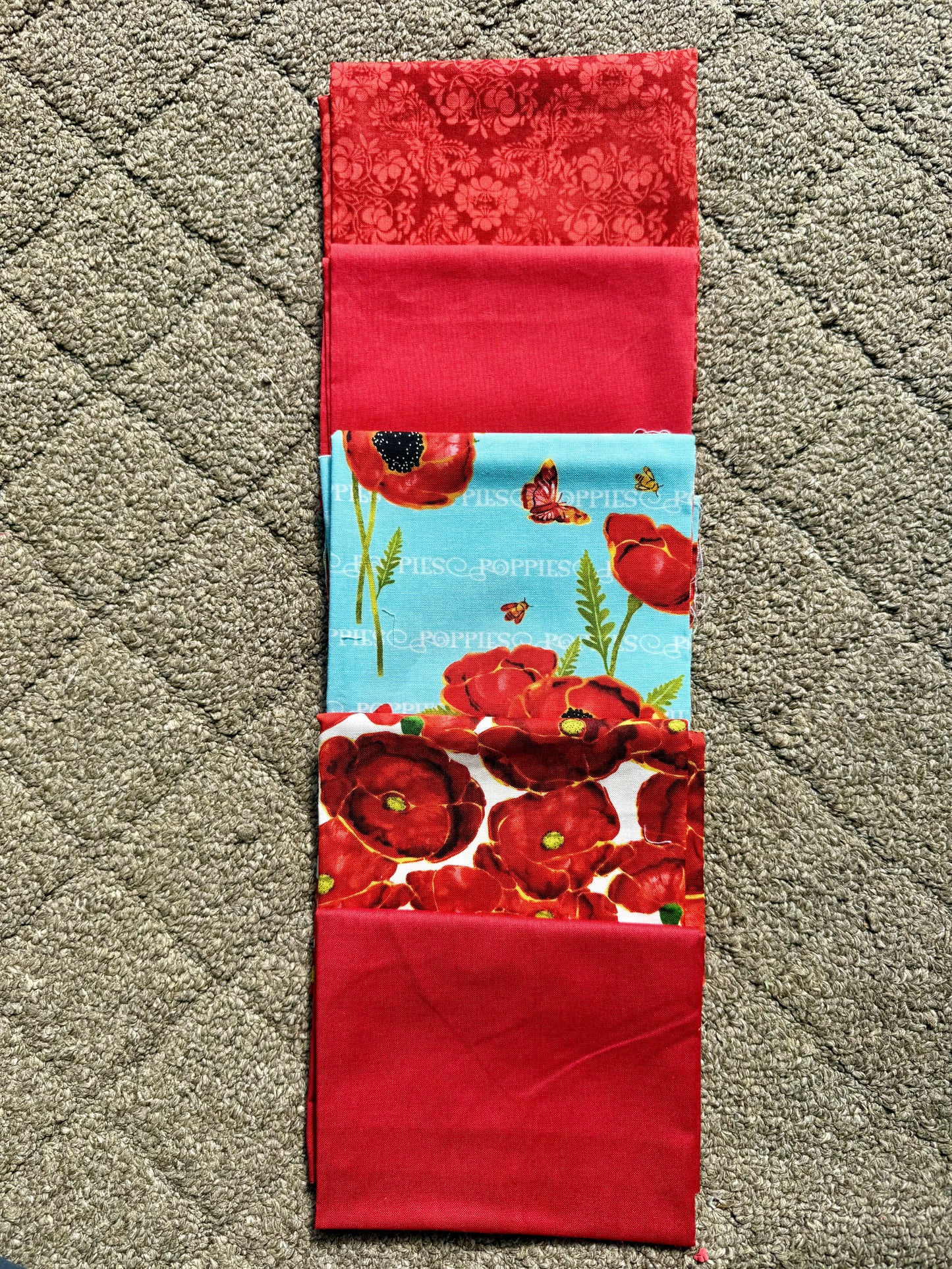 Poppies with Red - 5- Fat Quarter Bundle