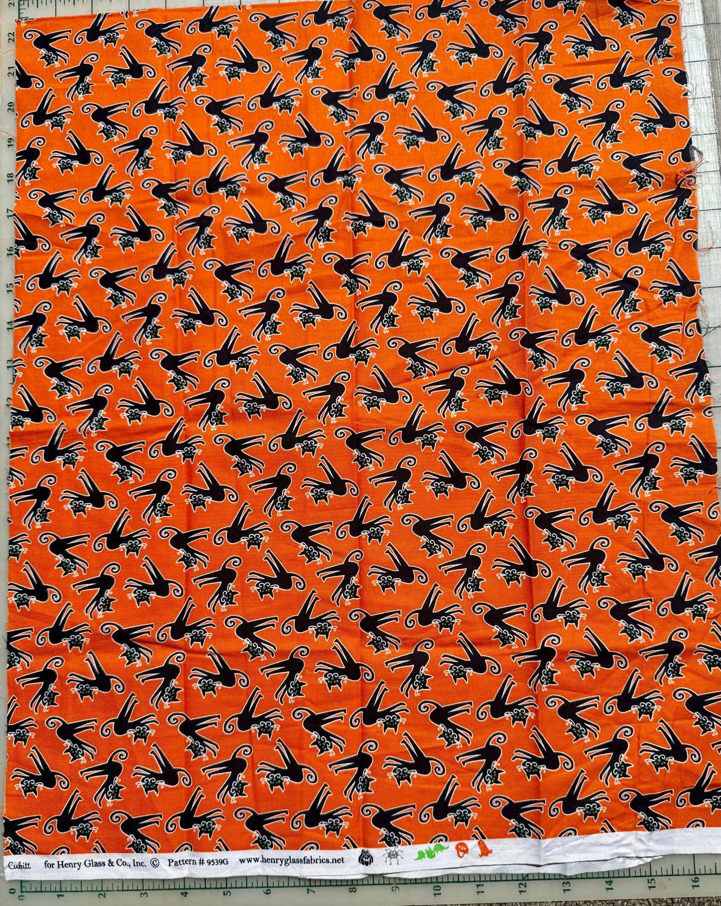 💥 Halloween Cats (Glows-in-the-Dark) – Final Act Fabric (17")