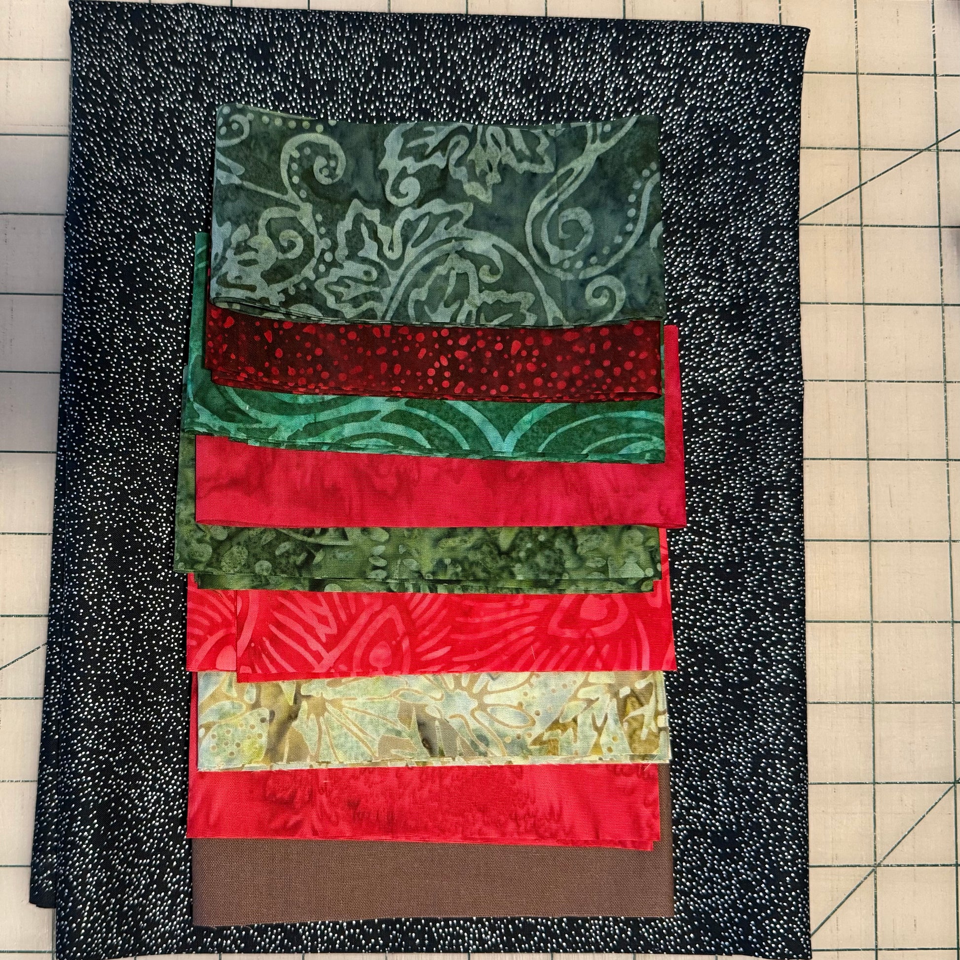 Merry Trees Table Topper Kit Quilting Your Legacy Table Topper Fabric ...