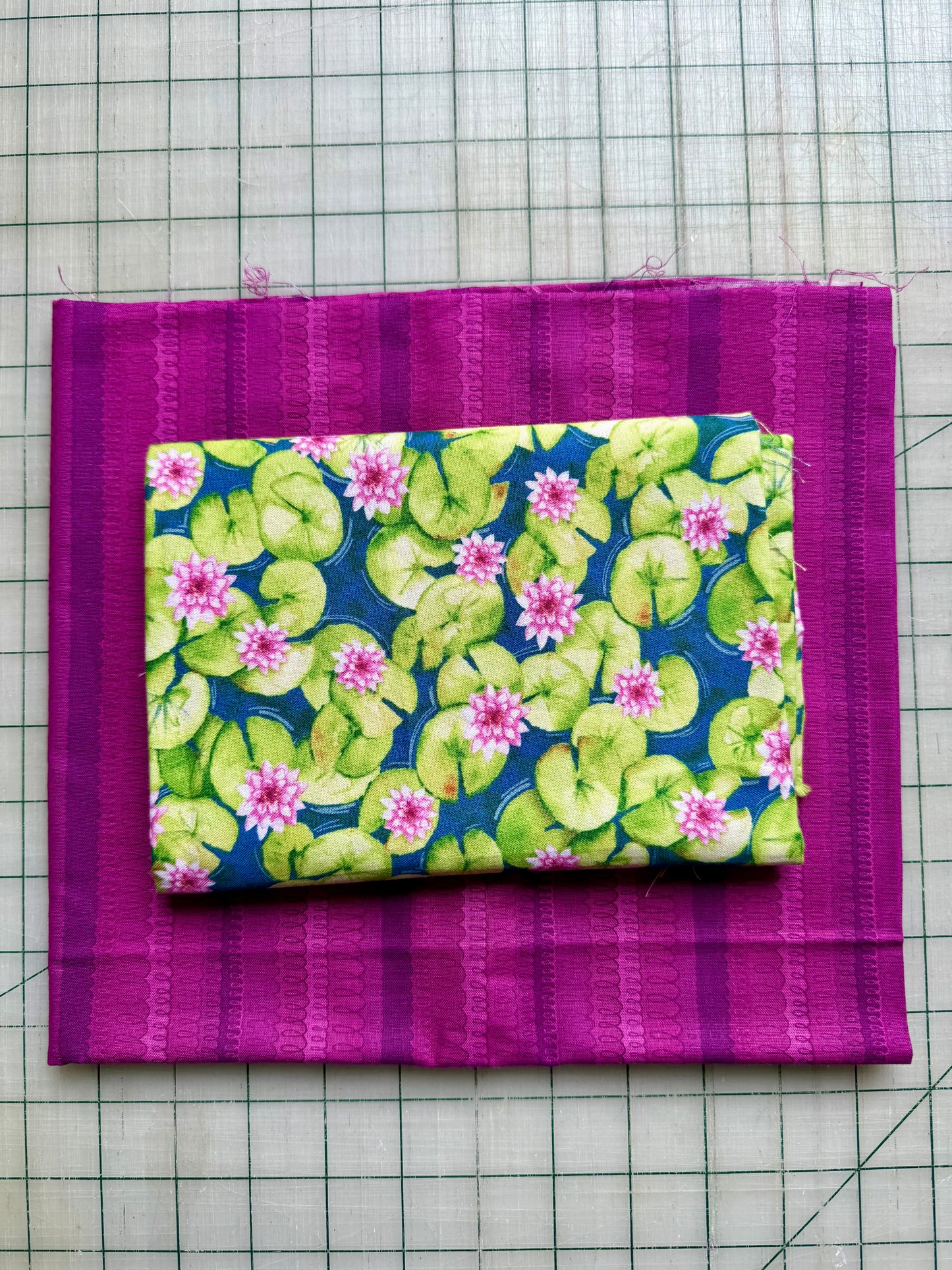 💥 Lily Pads with Purple – Dynamic Duo 2 - 1-yard Cuts